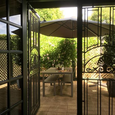 Wine And Roses Bed And Breakfast Adelaide Esterno foto