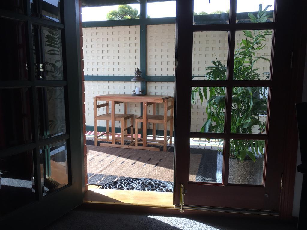 Wine And Roses Bed And Breakfast Adelaide Esterno foto