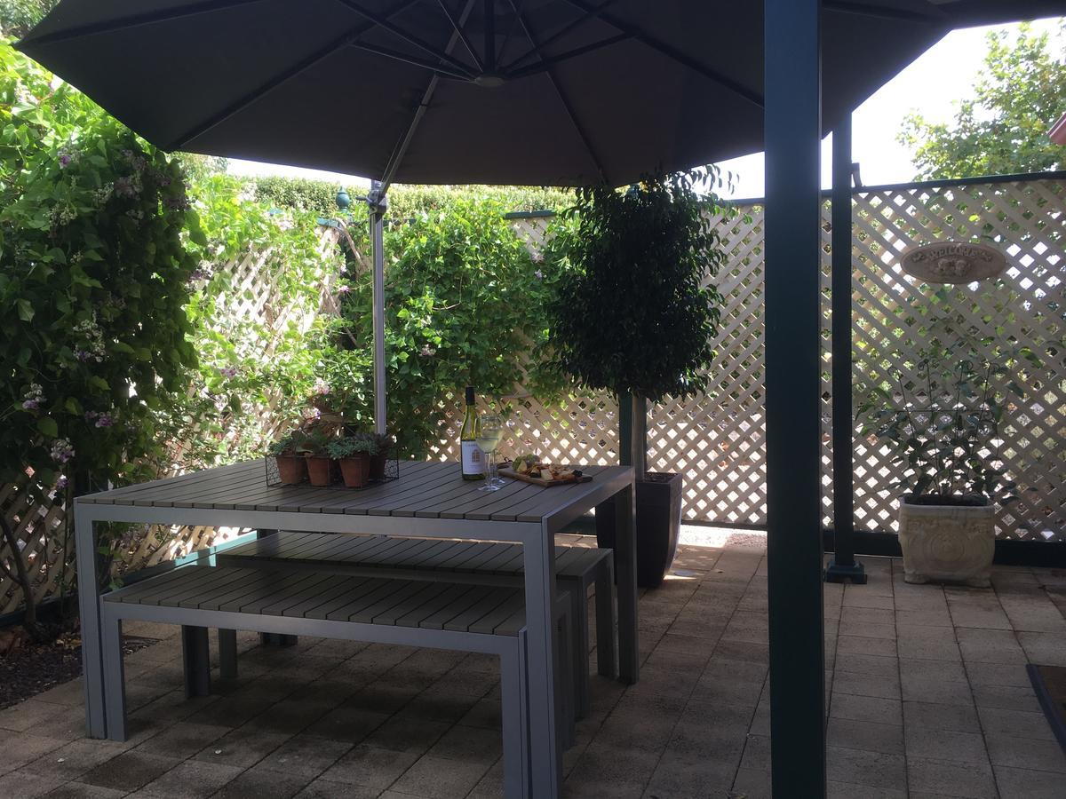 Wine And Roses Bed And Breakfast Adelaide Esterno foto